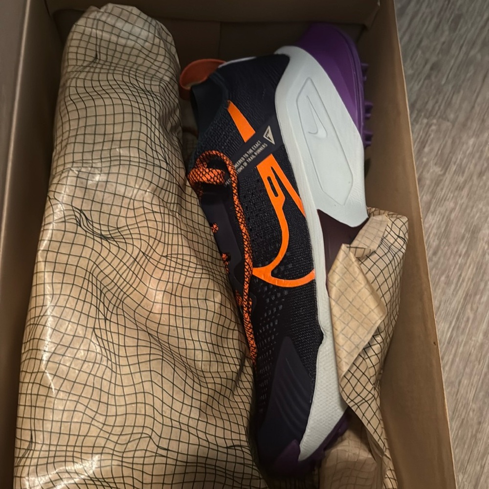 BNWT Nike zegama trail running sneakers women’s 7.5